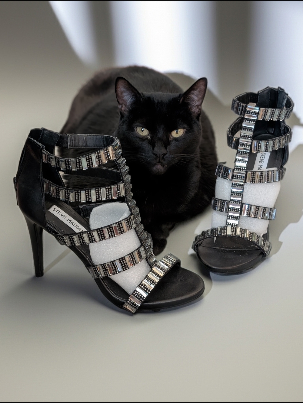 GUC "Famme" Steve Madden Women's Black Bejeweled Strappy High Heels Sz 8